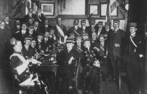 WS 1911/12: Kneipe zur Feier der Fusion mit Rheno-Saxonia WS 1911/12: Kneipe zur Feier der Fusion mit Rheno-Saxonia in Marchias Verkehrslokal Mergner in der Neuen Gasse.