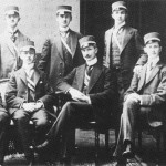 Die aktiven Gründer im WS 1910/11 Die aktiven Gründer im WS 1910/11. Stehend: Viktor Schramm (Wf), Heinz Ziegler (Wf), Wilhelm Moser (R-P). Sitzend: Georg Glasneck (R-P), Edwin Feyer (R-P), AH Heinrich Lütke (Bal, FcA), Hans Abmeier (Sx, Sal), Josef Ukoszek (Sal). Der Fux Franz Muschalle fehlt.